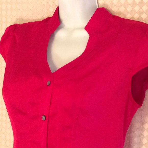 💕EXPRESS💕 CAP SLEEVE BUTTON DOWN FITTED FLARE BLOUSE NWOT❣️ - Picture 4 of 7
